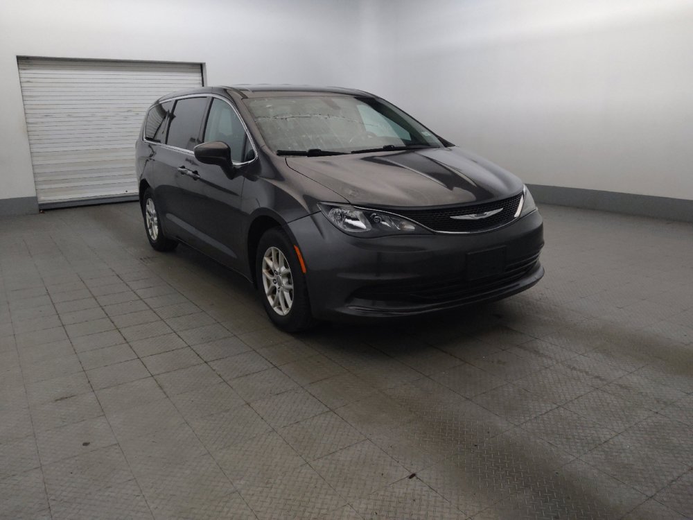 Used 2017 Chrysler Pacifica Touring FWD image 13