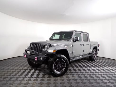 Used 2023 Jeep Gladiator Overland image 2