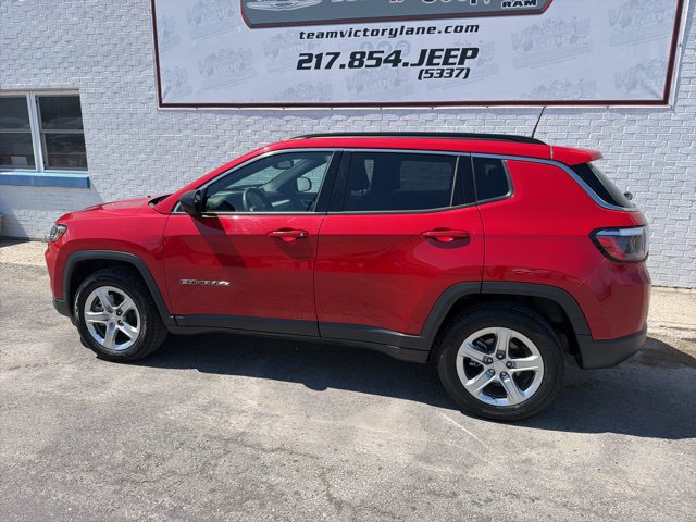 Used 2024 Jeep Compass Latitude AWD/4WD image 8