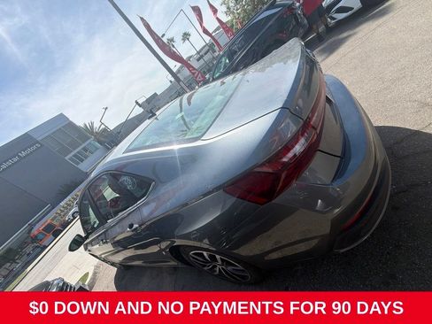 Used 2025 Volkswagen Jetta SE FWD image 5