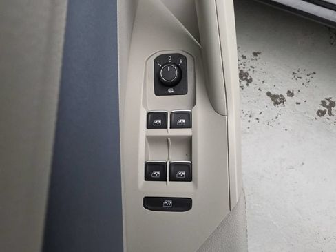 Used 2025 Volkswagen Jetta SE w/ Sunroof Package FWD image 20