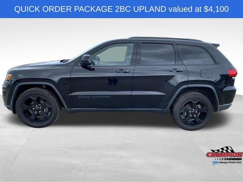 Used 2018 Jeep Grand Cherokee Laredo AWD/4WD image 2