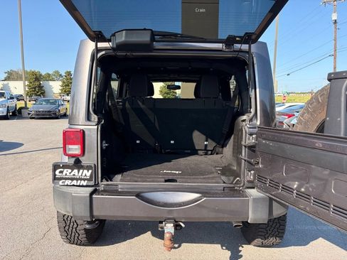 Used 2016 Jeep Wrangler Unlimited Sahara w/ Connectivity Group AWD/4WD image 7