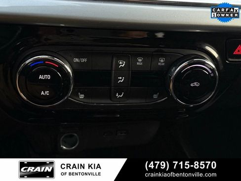 Used 2025 Chevrolet Trax LT w/ LT Convenience Package image 18