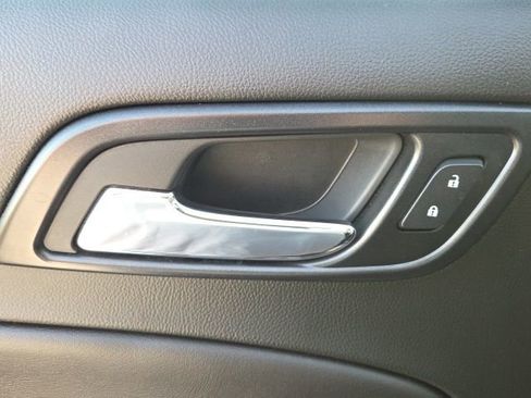 Used 2018 Chevrolet Suburban Premier image 27