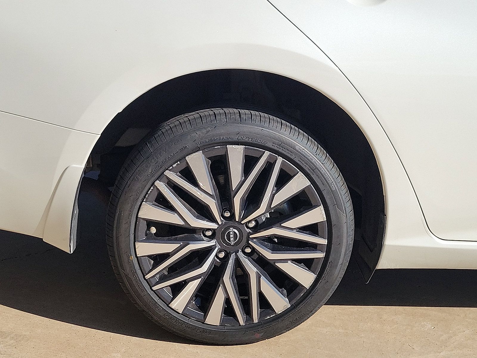 Used 2023 Nissan Altima 2.5 SV AWD/4WD image 9