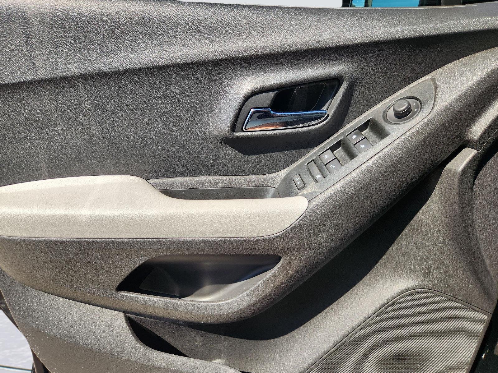Used 2020 Chevrolet Trax LS w/ LPO, Cargo Package FWD image 21