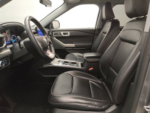 Used 2021 Ford Explorer XLT w/ Equipment Group 202A image 17