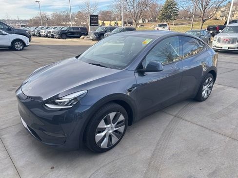Used 2023 Tesla Model Y Long Range image 5