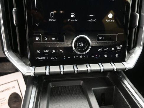 Used 2024 GMC Acadia Elevation image 14