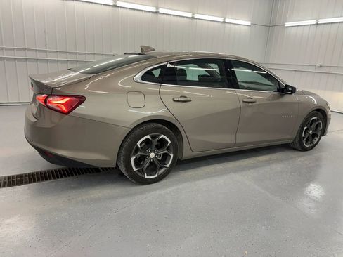Used 2022 Chevrolet Malibu LT FWD image 3