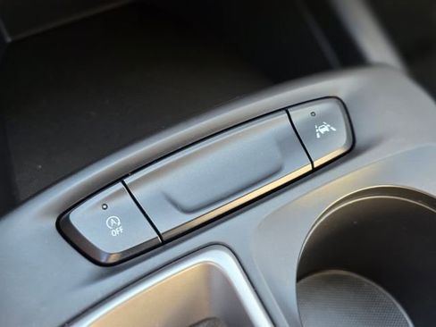 Used 2025 Chevrolet Trax LS image 29