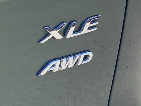 Used 2023 Toyota Corolla Cross XLE image 5