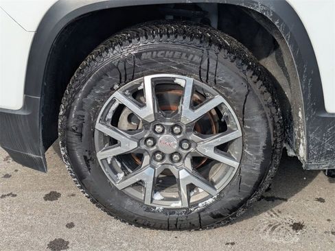 Used 2020 GMC Acadia SLE w/ Driver Convenience Package image 10