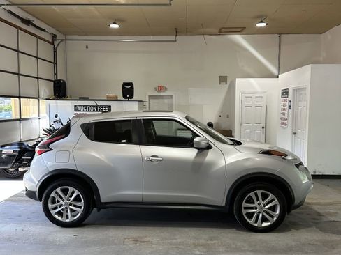 Used 2016 Nissan Juke SV w/ Technology Package AWD/4WD image 4