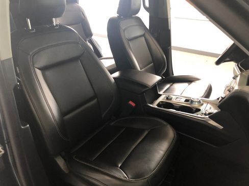 Used 2022 Ford Explorer XLT w/ Equipment Group 202A image 12