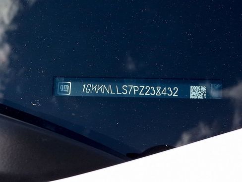 Used 2023 GMC Acadia AT4 image 30