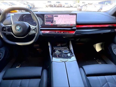 Used 2026 BMW i5 eDrive40 w/ Premium Package image 15