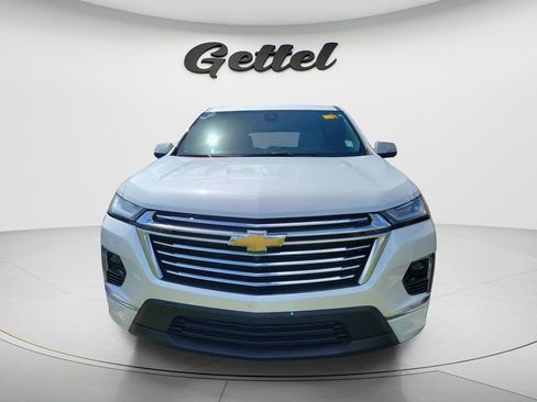Used 2023 Chevrolet Traverse Premier image 2