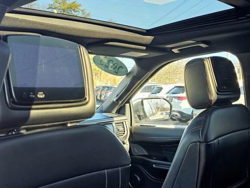 Used 2023 Ford Expedition Platinum image 28