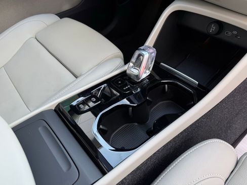 Used 2025 Volvo XC40 B5 Plus w/ Protection Package Premier image 25