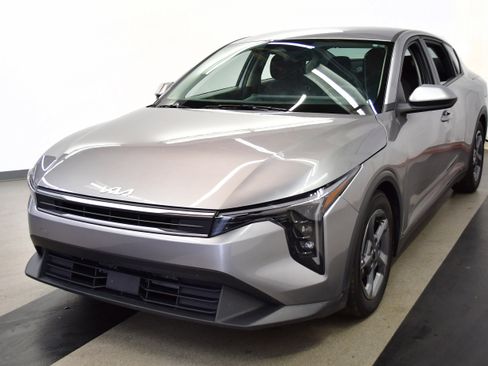 Used 2025 Nissan Altima 2.5 SV image 10