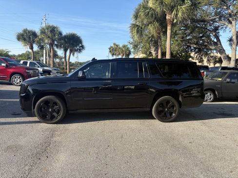 Used 2019 Cadillac Escalade ESV Premium Luxury AWD/4WD image 4
