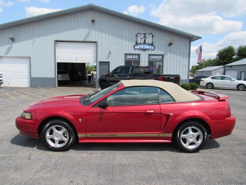 Used 2002 Ford Mustang Premium RWD image 3
