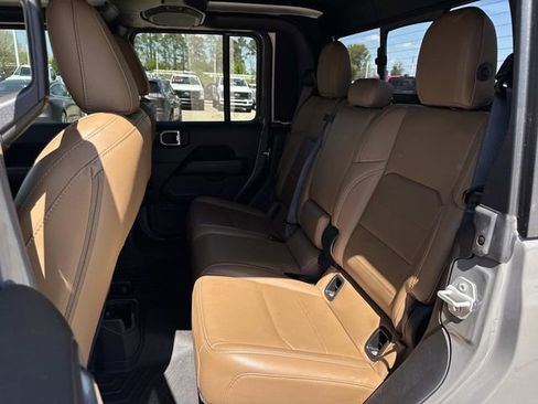 Used 2021 Jeep Gladiator Overland w/ Popular Equipment Package AWD/4WD image 20