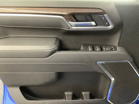 Used 2025 Chevrolet Silverado 1500 LT AWD/4WD image 9