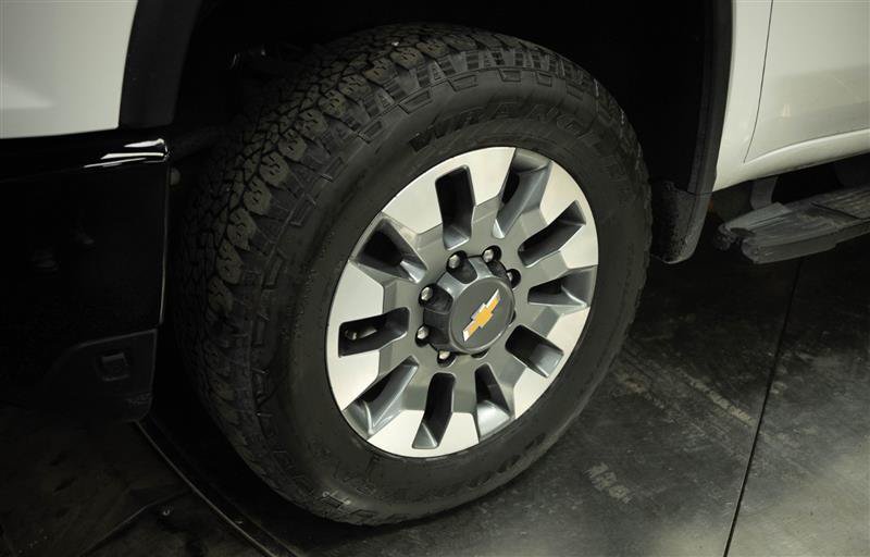 Used 2024 Chevrolet Silverado 2500 Custom w/ Custom Value Package AWD/4WD image 4