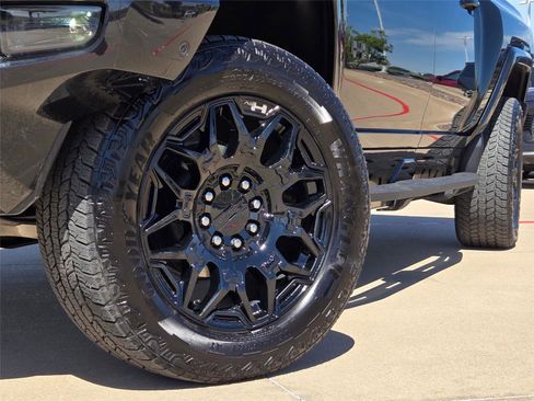 Used 2025 GMC Hummer EV 3X w/ LPO, Dark Essentials Package AWD/4WD image 6