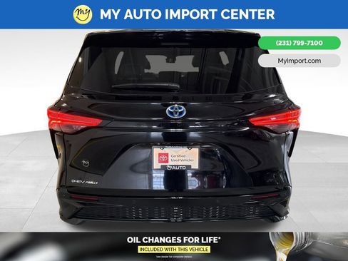 Used 2025 Toyota Sienna XSE image 6