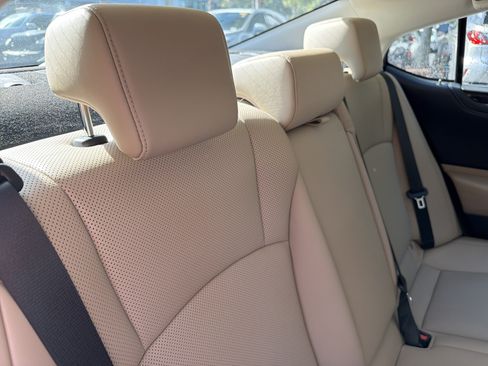 Used 2021 Lexus ES 300h w/ Premium Package FWD image 38