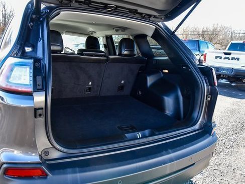 Certified 2019 Jeep Cherokee Latitude Plus w/ Comfort/Convenience Group image 12