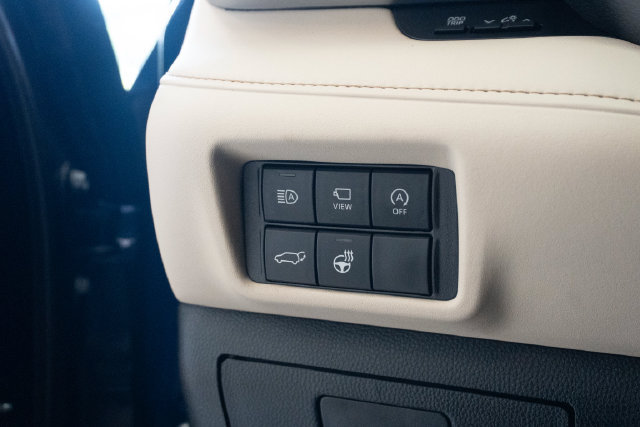 Used 2024 Toyota Highlander Platinum FWD image 17