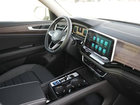 New 2026 Volkswagen Atlas Peak Edition image 16