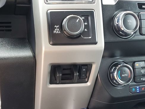 Used 2020 Ford F350 Lariat AWD/4WD image 26