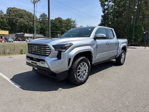 Used 2024 Toyota Tacoma Limited w/ Limited Package (LT) AWD/4WD image 2