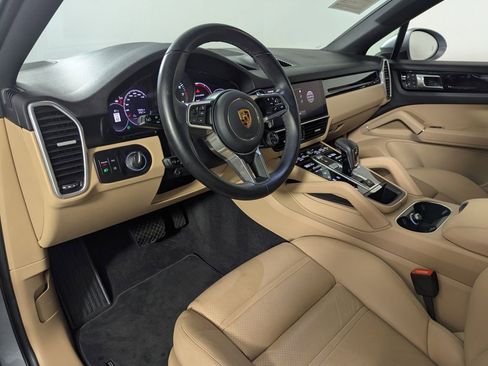 Used 2022 Porsche Cayenne Coupe AWD/4WD image 32