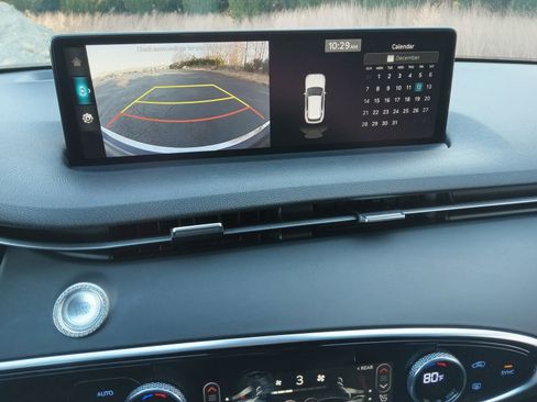 Used 2024 Genesis GV70 2.5T w/ Select Package image 17