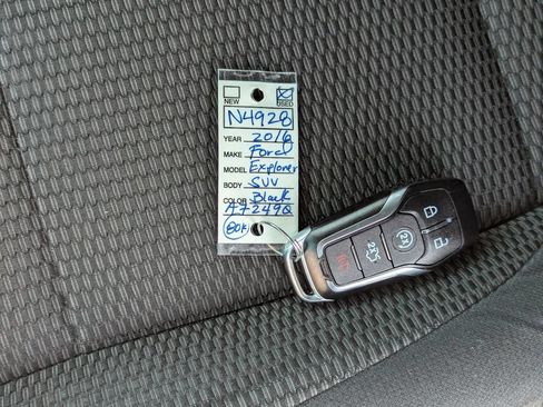 Used 2016 Ford Explorer XLT w/ Equipment Group 201A AWD/4WD image 40