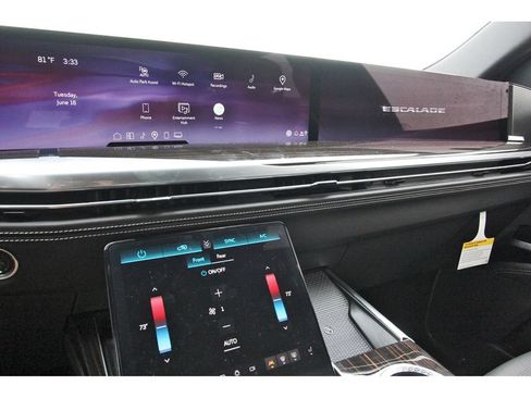 New 2026 Cadillac Escalade ESV Luxury w/ Touring Package AWD/4WD image 17