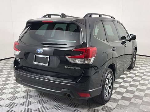 Used 2023 Subaru Forester Premium AWD/4WD image 5