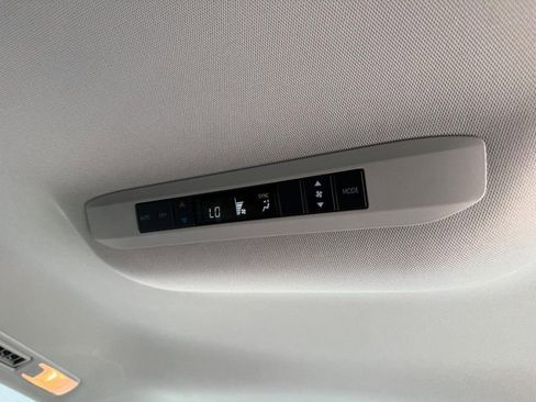 Used 2026 Toyota Sienna LE FWD image 9