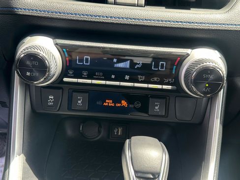 Used 2023 Toyota RAV4 SE w/ Convenience Package AWD/4WD image 18