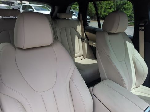 Used 2019 BMW X5 xDrive40i w/ Premium Package 2 AWD/4WD image 25