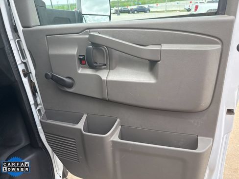 Used 2020 Chevrolet Express 3500 RWD image 21