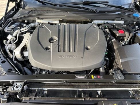 Certified 2025 Volvo V60 B5 Cross Country Plus image 34