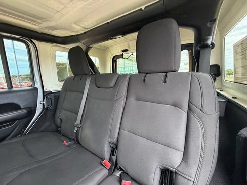 Used 2020 Jeep Wrangler Unlimited Sahara AWD/4WD image 18